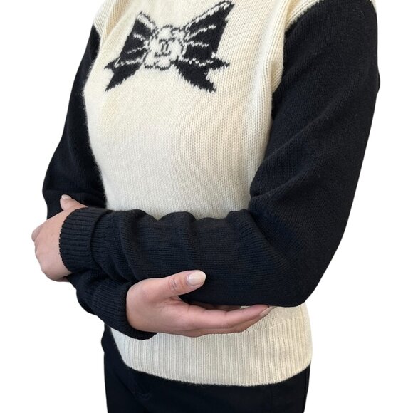 CHANEL Vintage 95A CC Logo Cashmere Knit Sweater Top Camellia Bow Cream [106236] - Picture 2 of 12